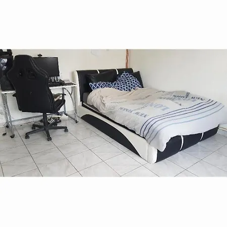 Chez La Famille Homestay *